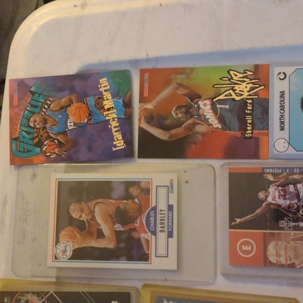 Assorted Basketball Cards - Picture 3 of 7